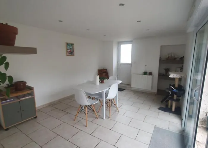 Avec Petit Déjeuner à 5 Mins Du Futuroscope *